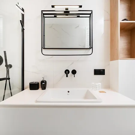 Apartment Tuwima Urban Superior By Bookinghost